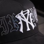 31 “NY Crystals” Hats Negro Blanco
